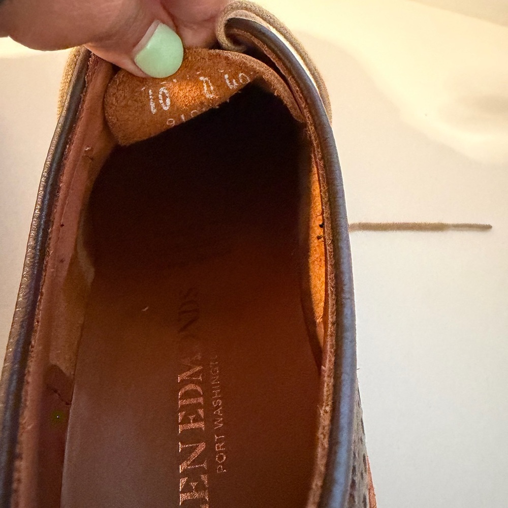 Allen Edmonds Brown Leather Wingtip Brogues with Tan Soles - Picture 12 of 16